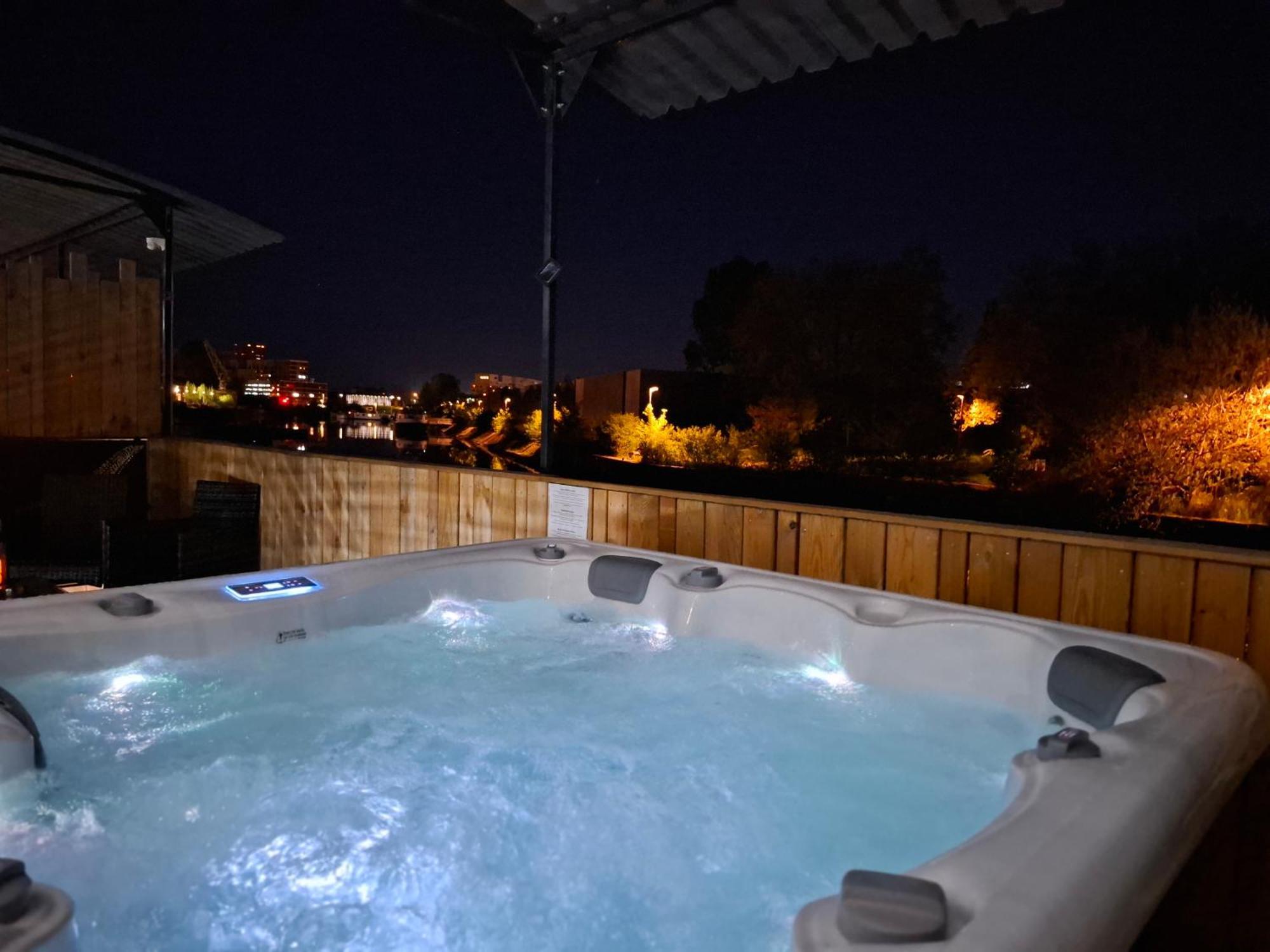 Appartement La Peniche De Fabrice Avec Jacuzzi Privatif